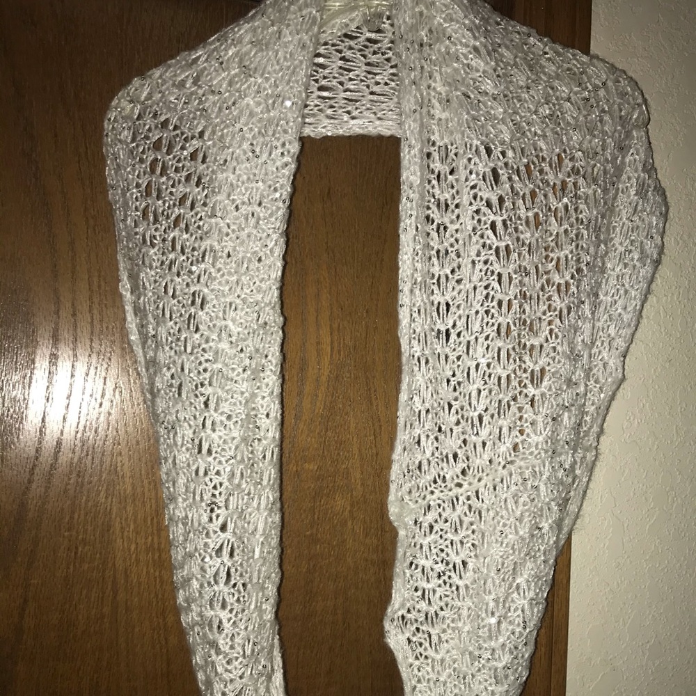 Infinity scarf White sparkly one size no damage